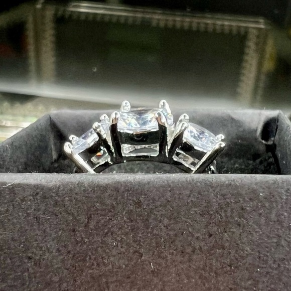 NIB 925 Sterling Silver & Zircon Engagement Wedding Anniversary Ring Size 8 - Picture 13 of 16